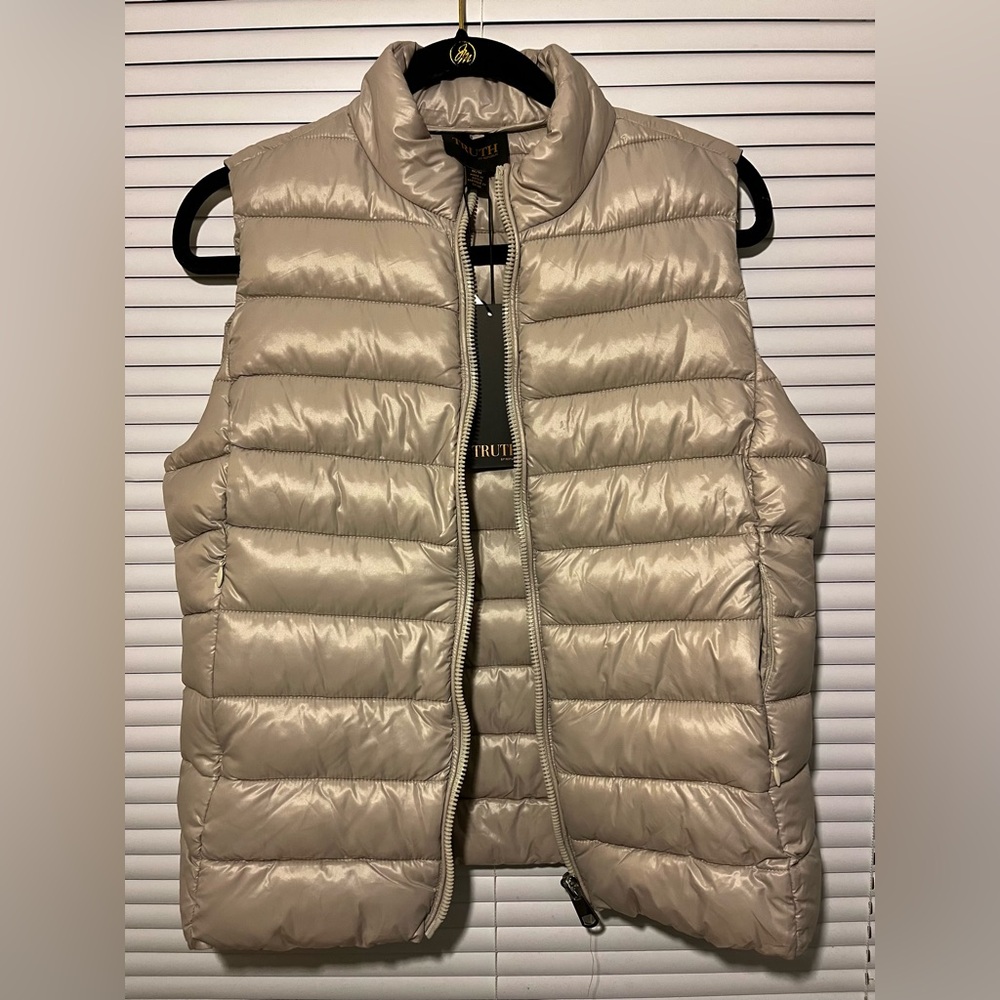 truth by republic vest puffer